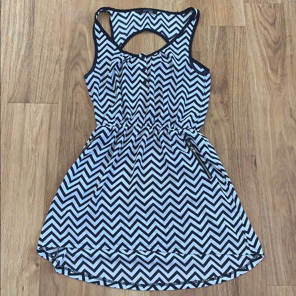 Dresses & Skirts - Dress With Pockets!